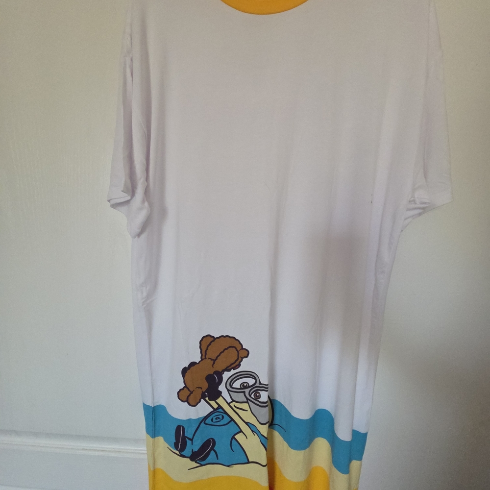 Universal Studios Minions White and Yellow T-Shirt